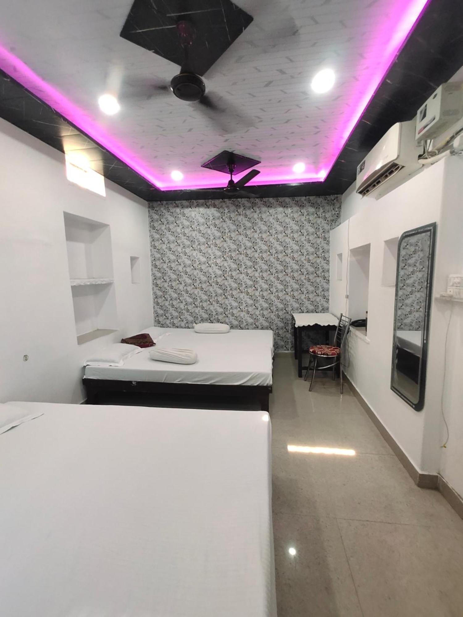 Sunrise Lodge Varanasi Zimmer foto