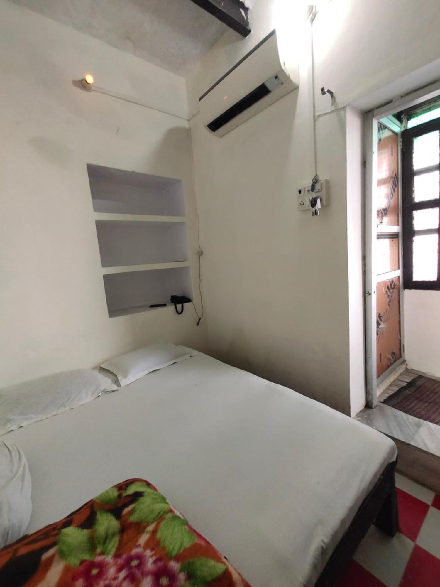 Sunrise Lodge Varanasi Zimmer foto