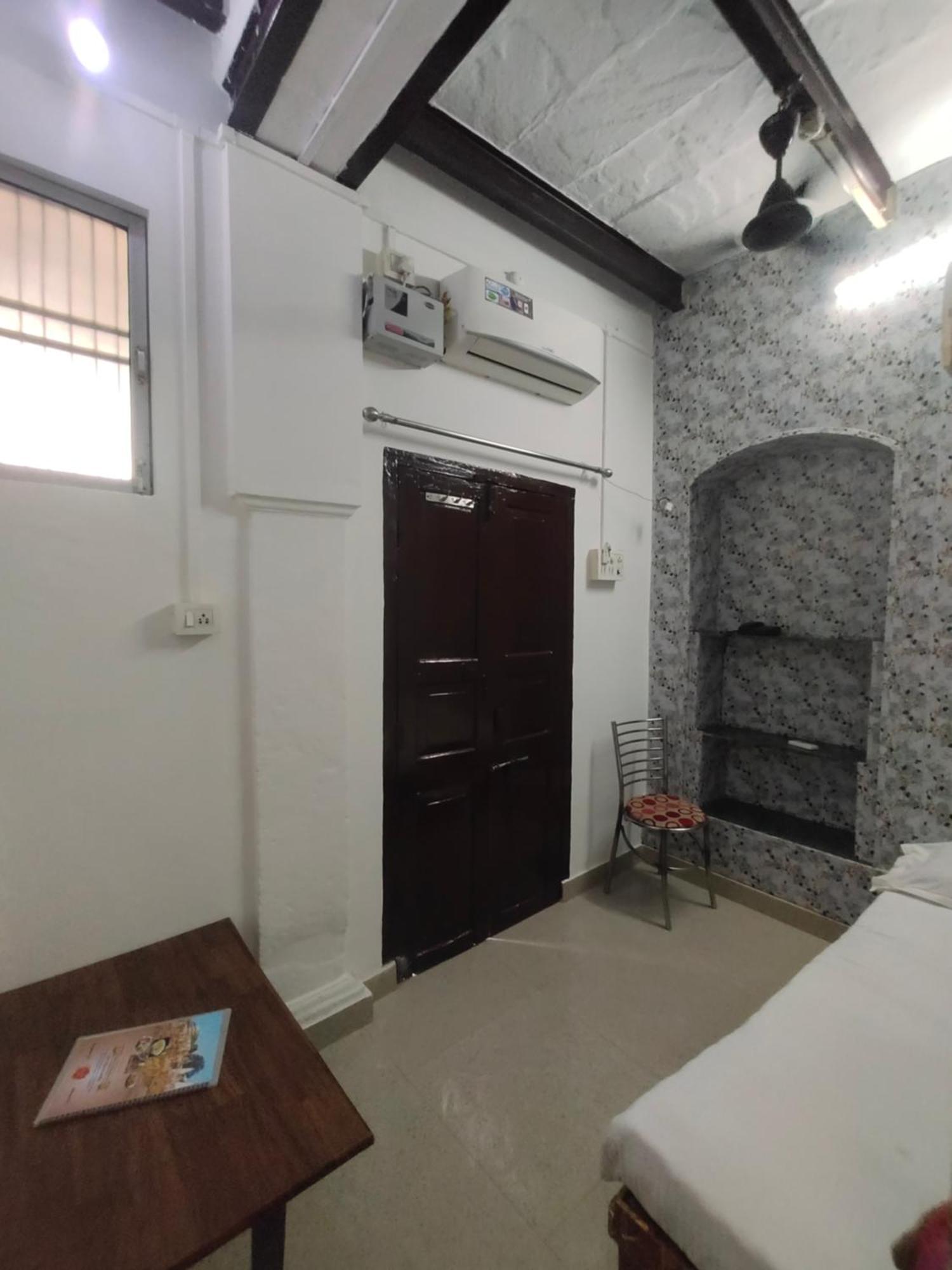Sunrise Lodge Varanasi Zimmer foto